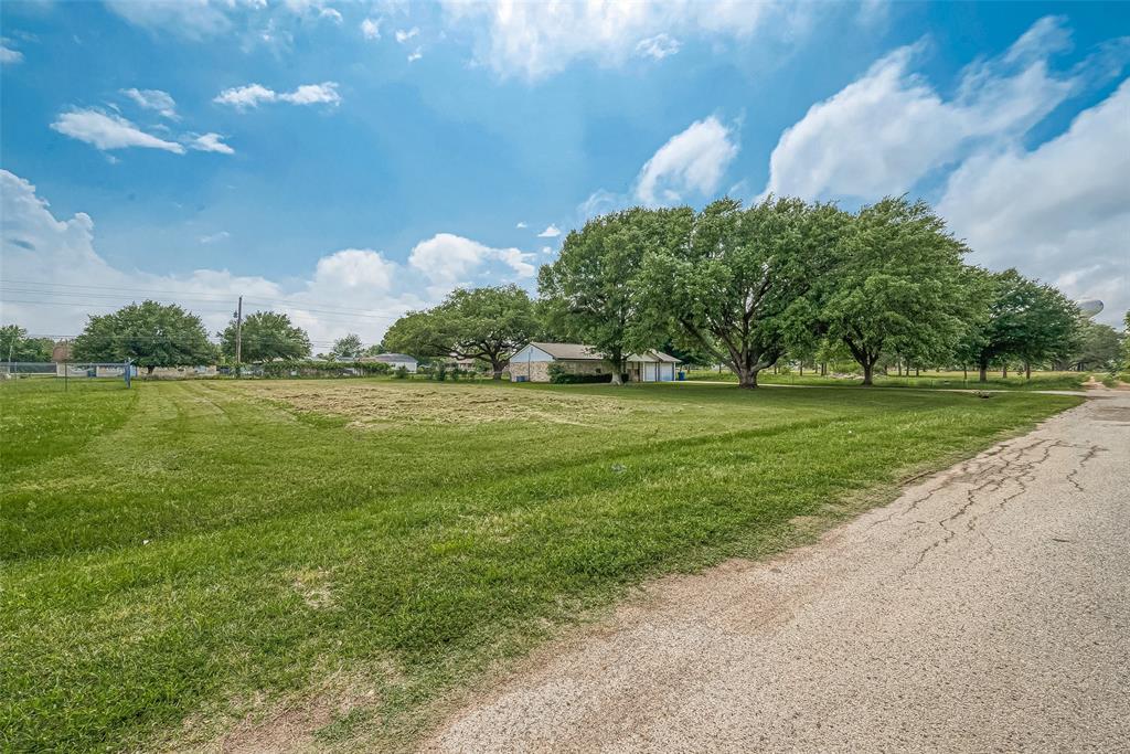 W Amaryllis Street, Prairie Hill, Texas image 4