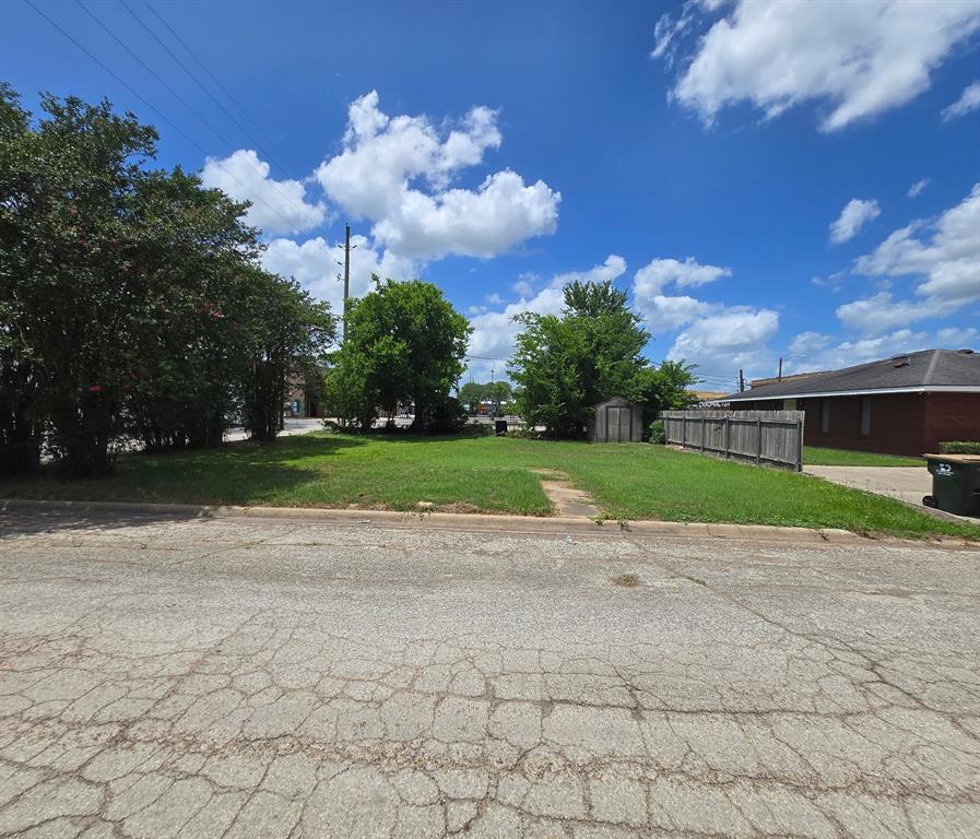 211 4th Street, Sealy, Texas image 2