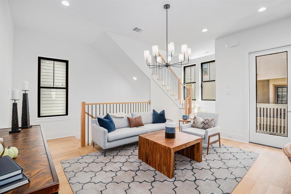 515 E 4th Street, Houston, Texas image 8