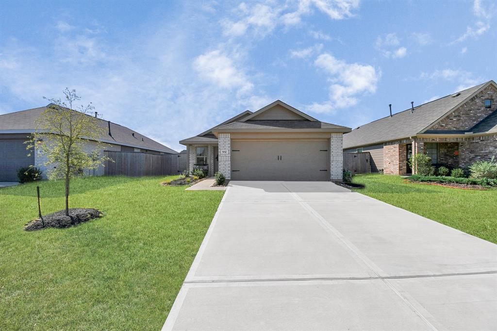 932 Gentle Moss Drive, Magnolia, Texas image 2