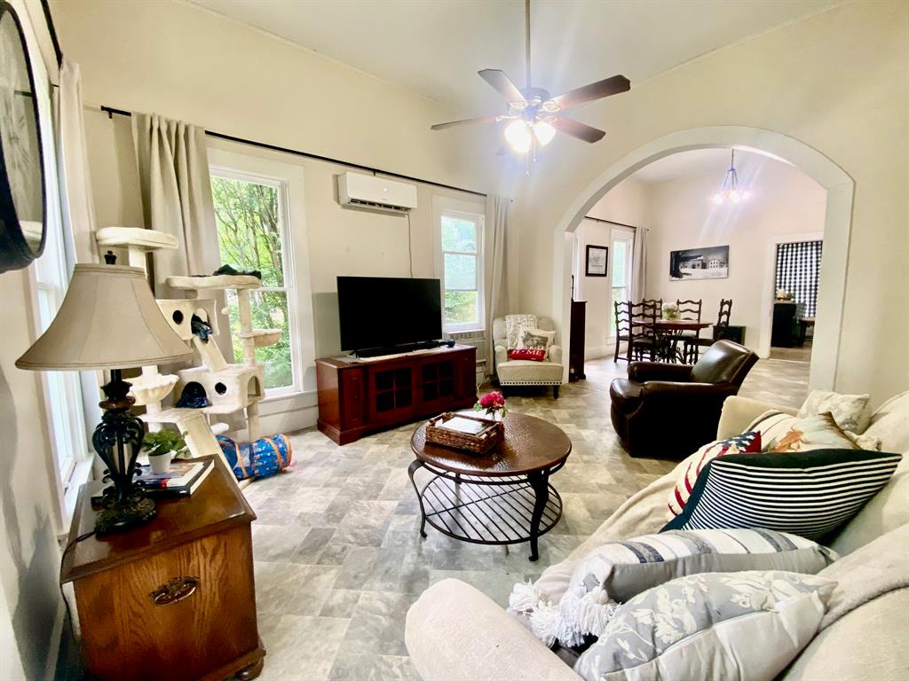 138 S Grace Street, Crockett, Texas image 7