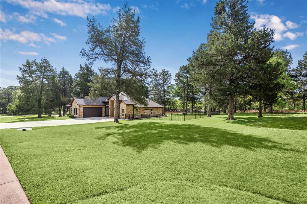 401 Saint Andrews Drive, New Ulm, Texas image 2