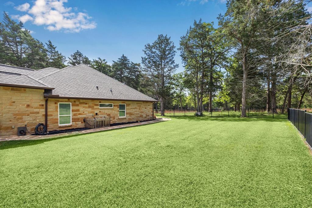 401 Saint Andrews Drive, New Ulm, Texas image 3