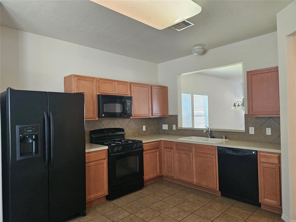 23604 Youpon Lake Lane, Spring, Texas image 6