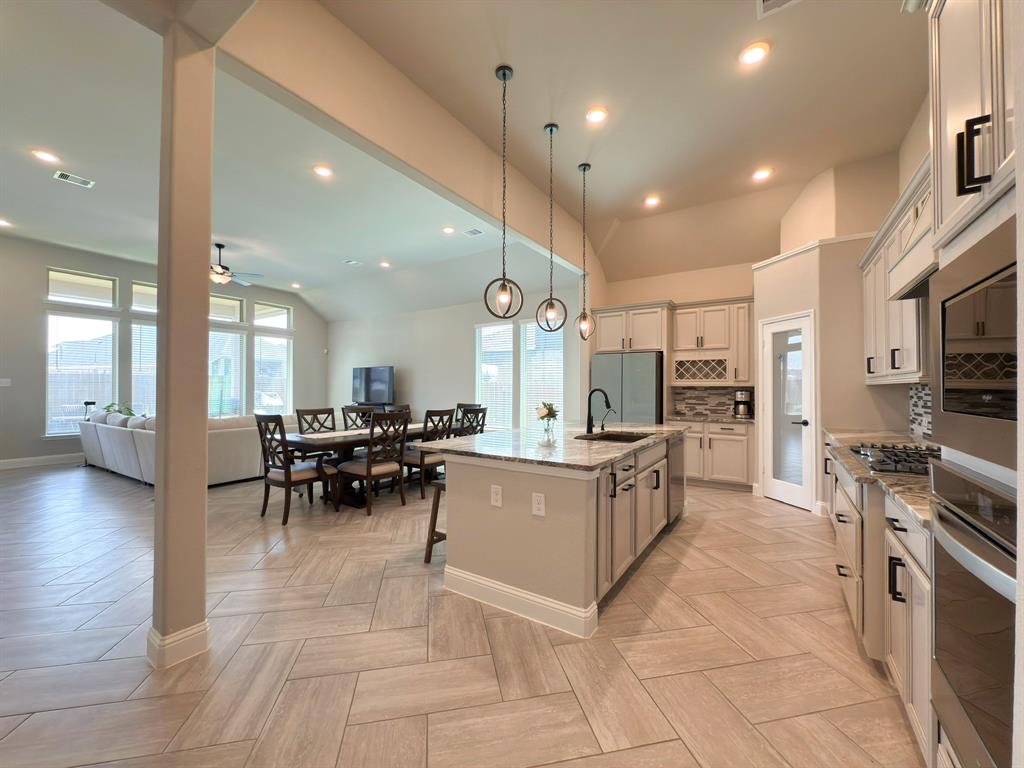 2253 Vanessa Cay Lane, La Porte, Texas image 8