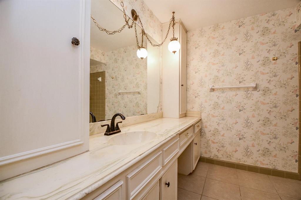 1106 Castle Hill Trail, Kingwood, Texas image 30