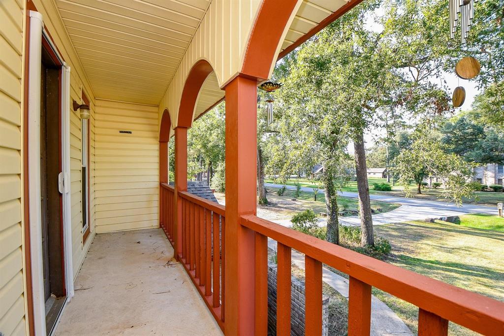 1106 Castle Hill Trail, Kingwood, Texas image 3