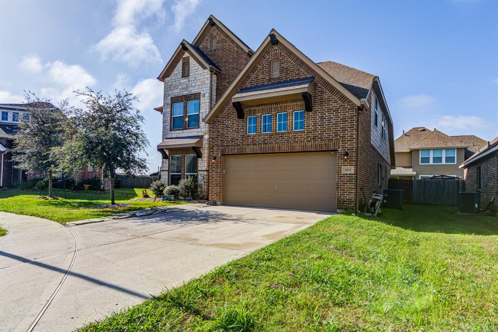 8111 Bayfield Circle, Baytown, Texas image 2