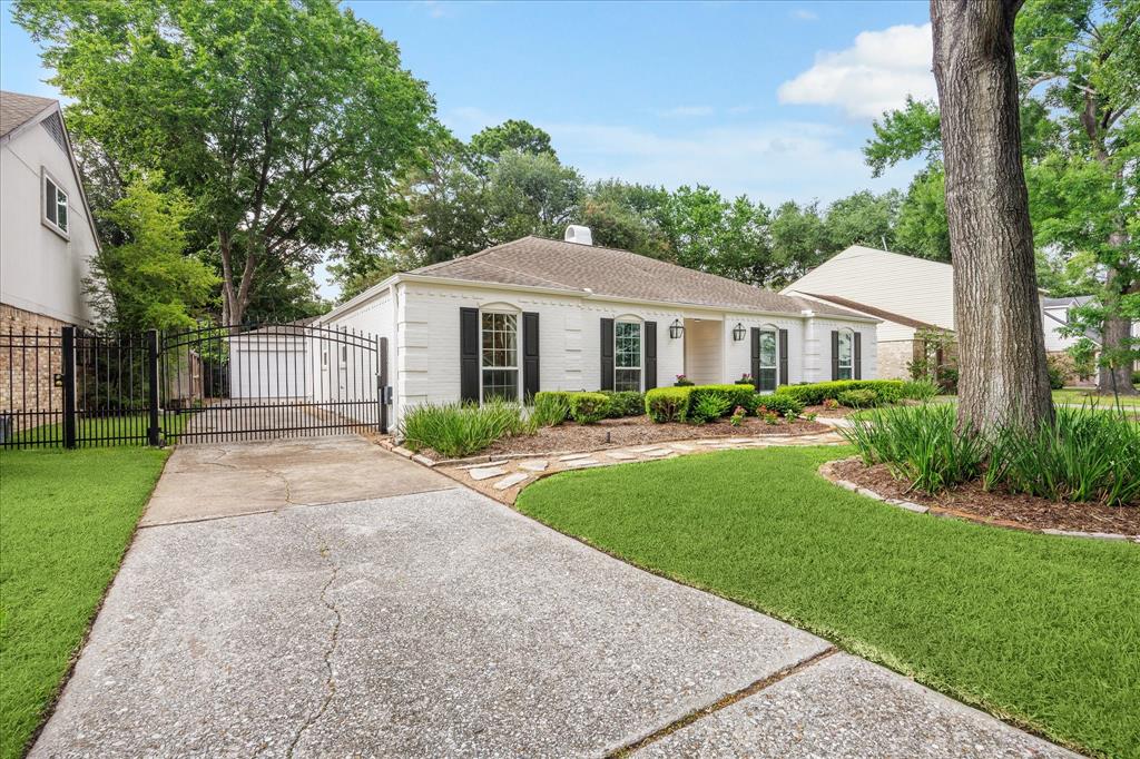 13902 Myrtlea Drive