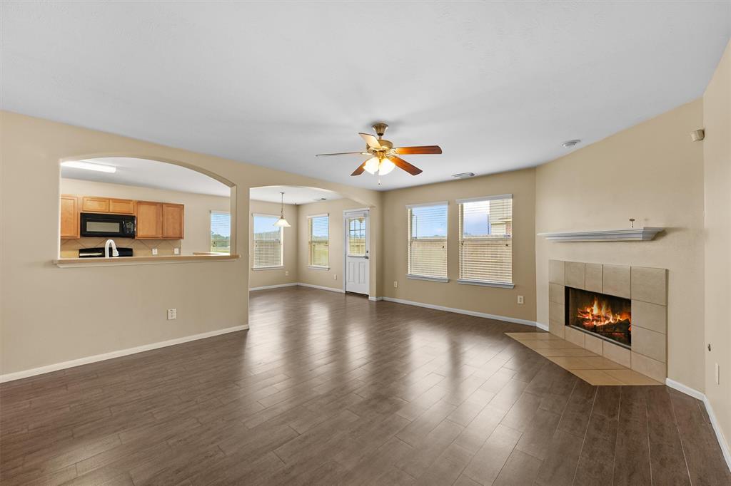 8342 Loetsch Ridge Way, Spring, Texas image 9
