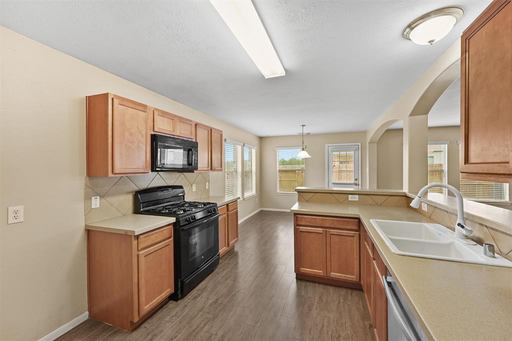 8342 Loetsch Ridge Way, Spring, Texas image 7