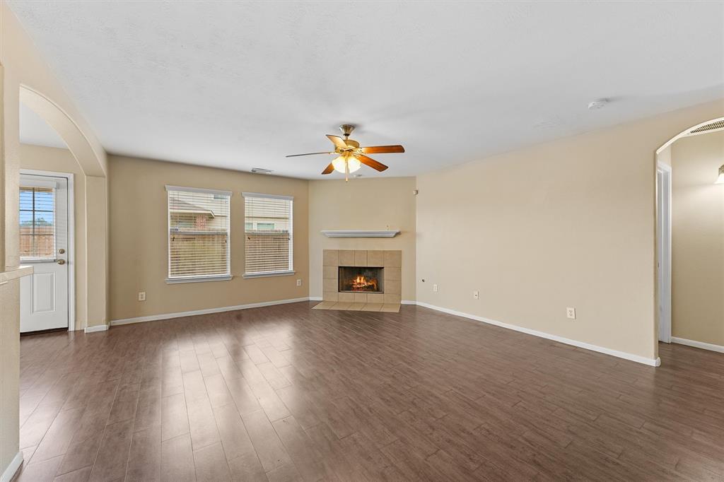 8342 Loetsch Ridge Way, Spring, Texas image 10