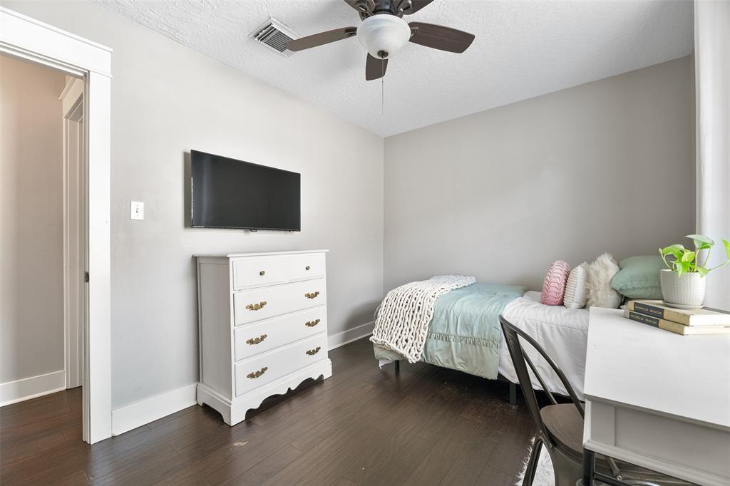 16819 David Glen Drive, Friendswood, Texas image 18