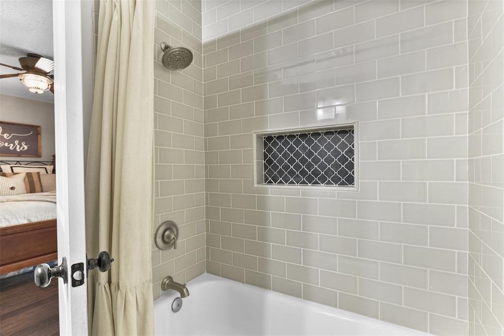 16819 David Glen Drive, Friendswood, Texas image 15