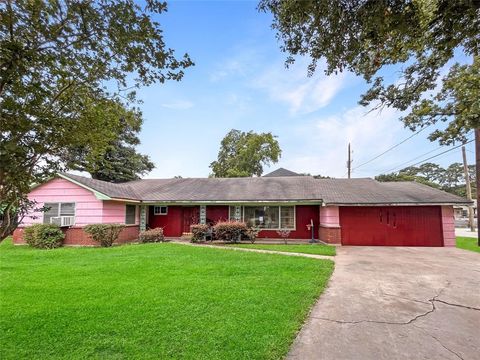 Single Family Residence in Houston TX 7955 Hirsch Road.jpg