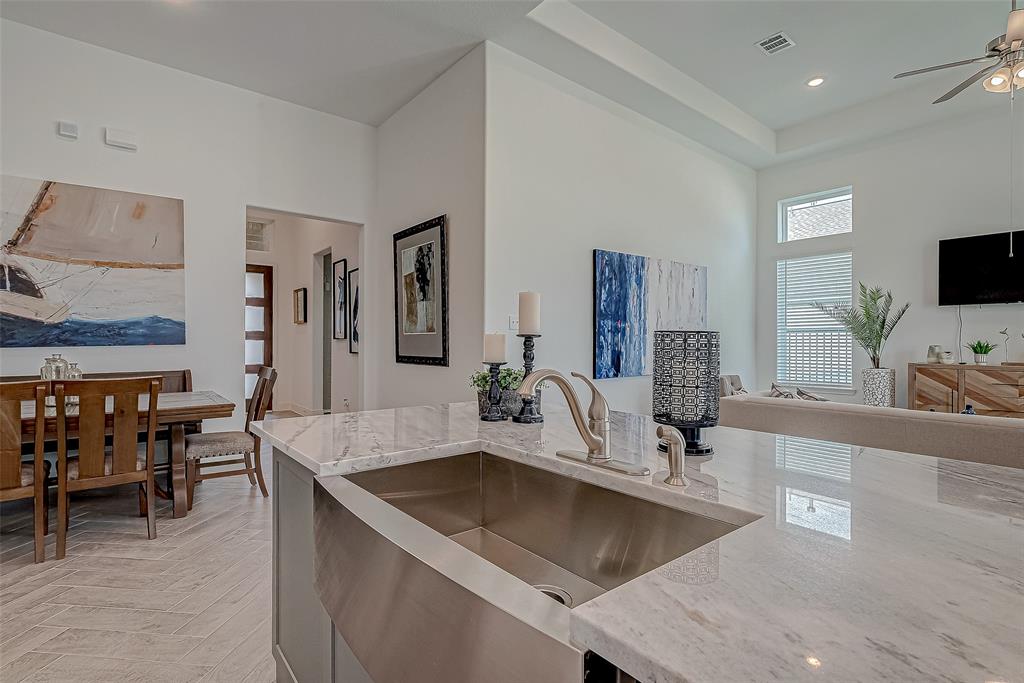 13613 Windward Mist Drive, Texas City, Texas image 17