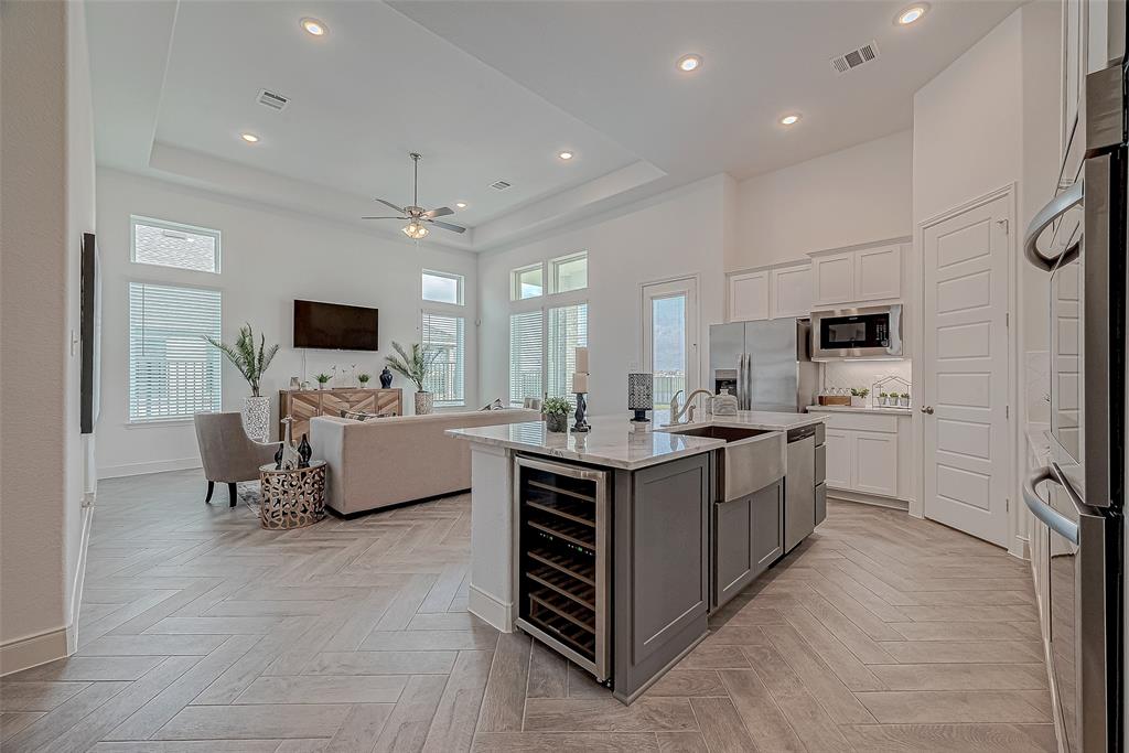 13613 Windward Mist Drive, Texas City, Texas image 19