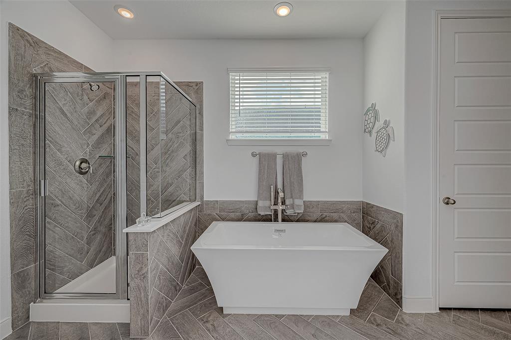 13613 Windward Mist Drive, Texas City, Texas image 30
