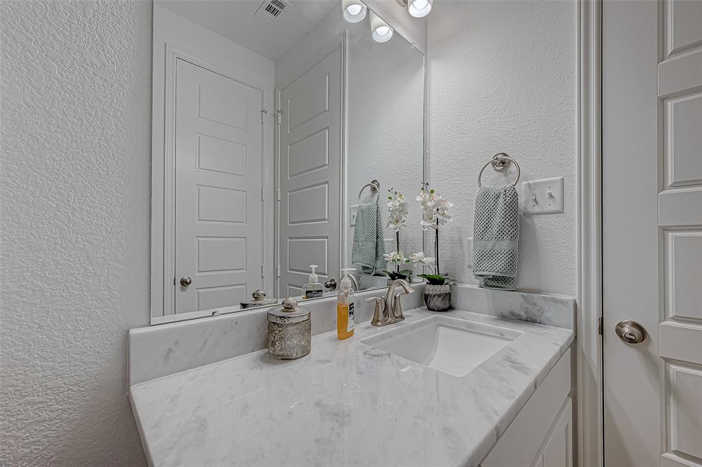 13613 Windward Mist Drive, Texas City, Texas image 24