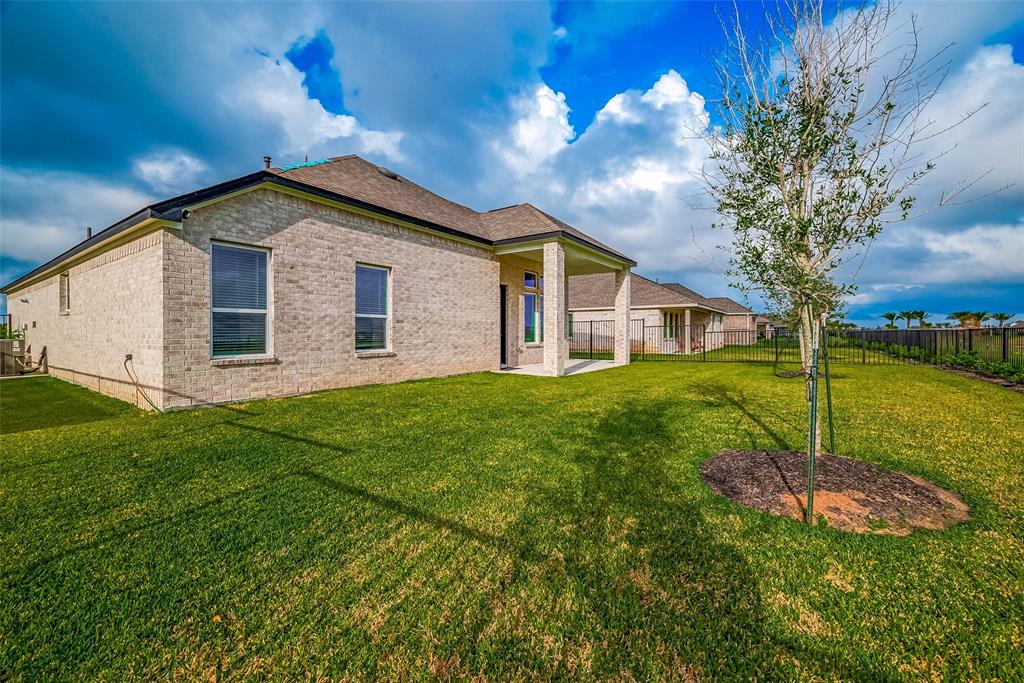 13613 Windward Mist Drive, Texas City, Texas image 37