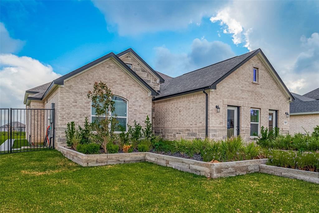 13613 Windward Mist Drive, Texas City, Texas image 2