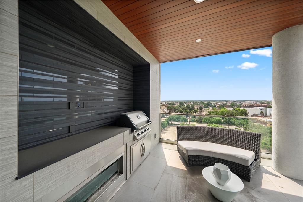 5104 Caroline Street 703