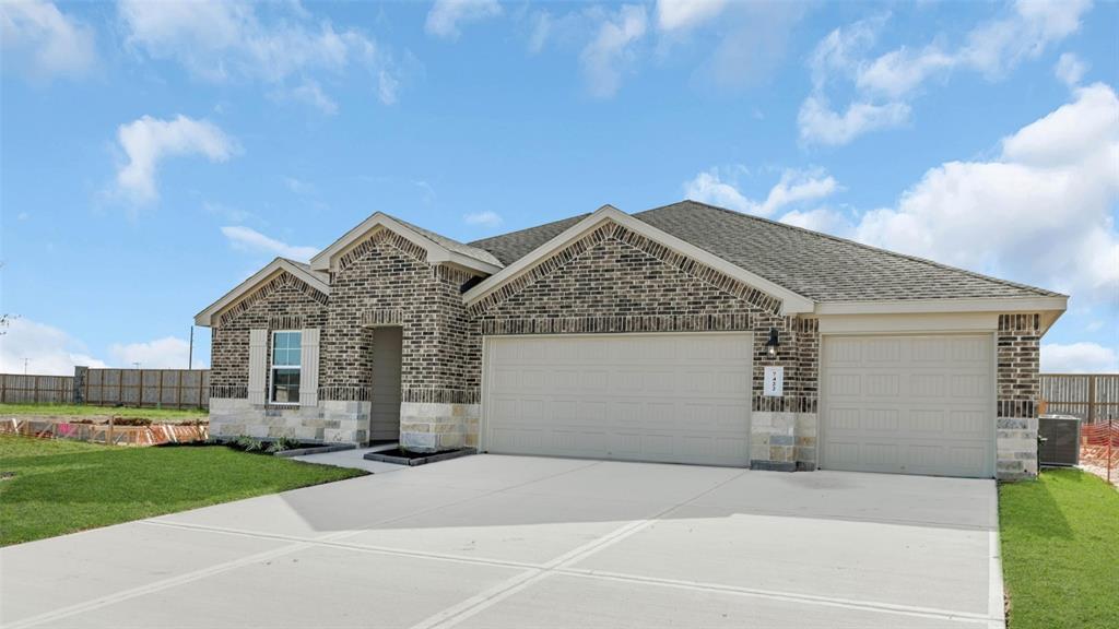 2006 Stoney Bay Circle Cir, Sealy, Texas image 2