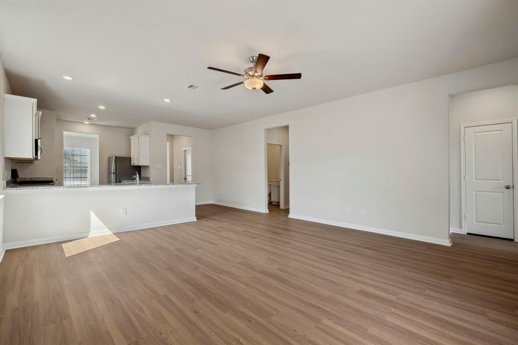 391 Kingston Way, Waller, Texas image 13