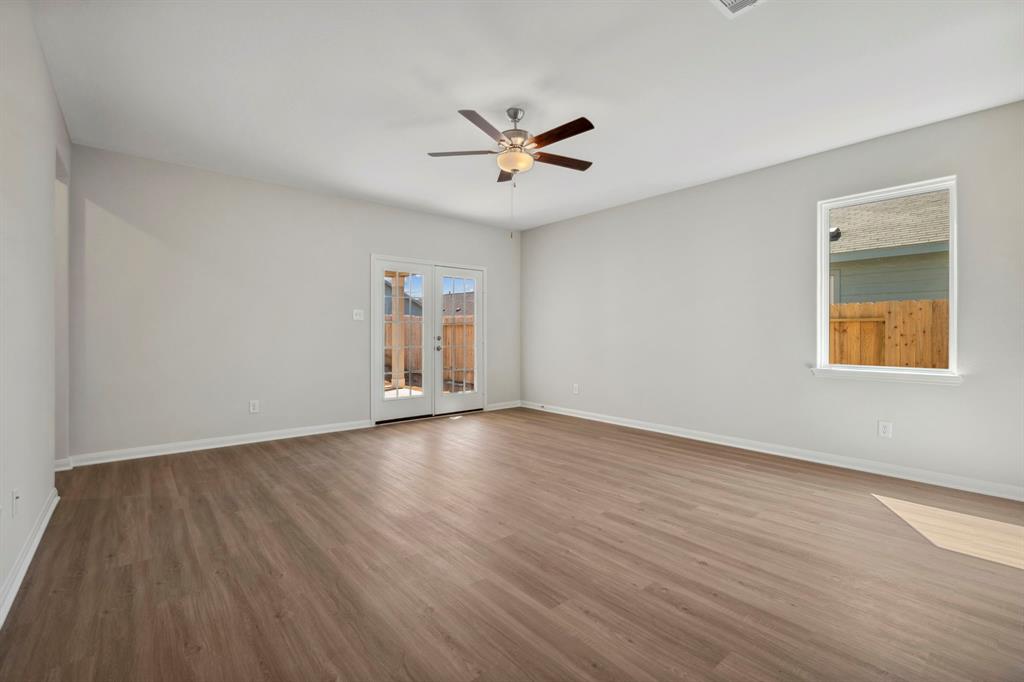 391 Kingston Way, Waller, Texas image 11