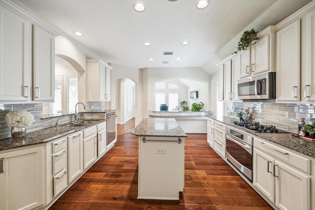703 Doscher Lane, Sugar Land, Texas image 14