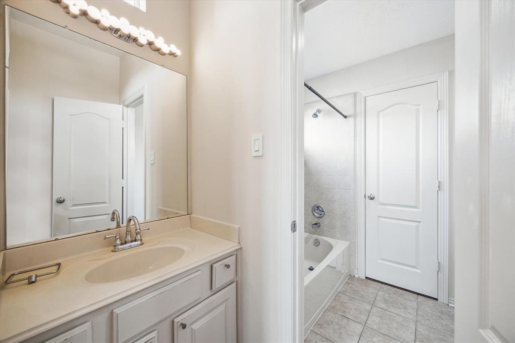 703 Doscher Lane, Sugar Land, Texas image 27