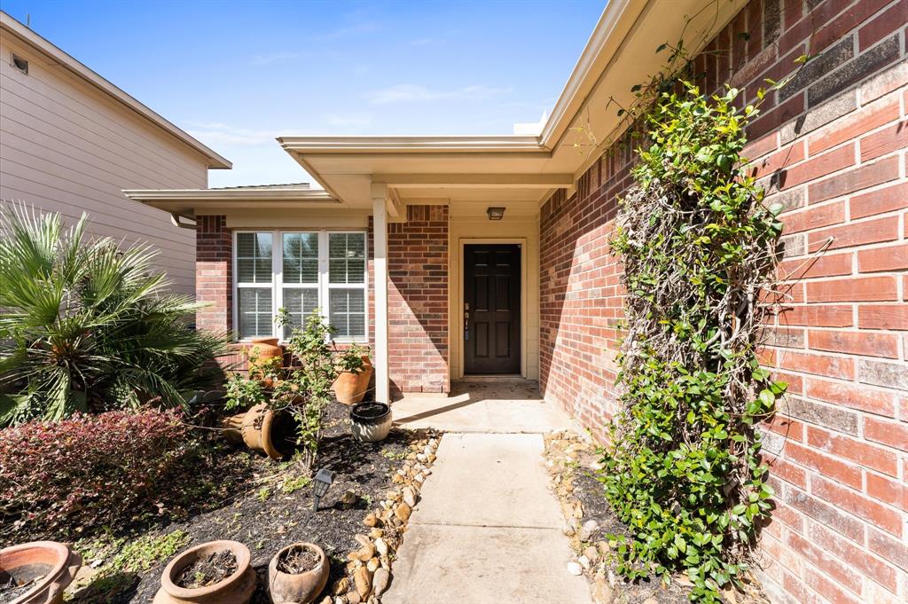 8434 Resada Park Lane, Richmond, Texas image 2