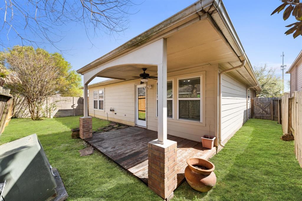 8434 Resada Park Lane, Richmond, Texas image 13