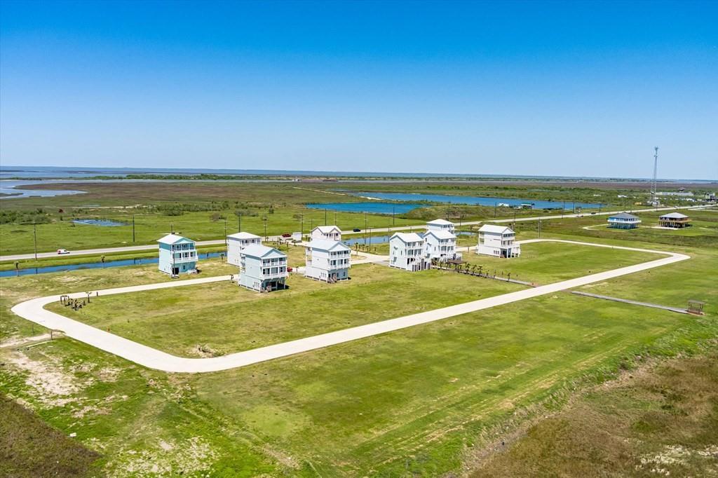 639 Arlo Terrace, Gilchrist, Texas image 2