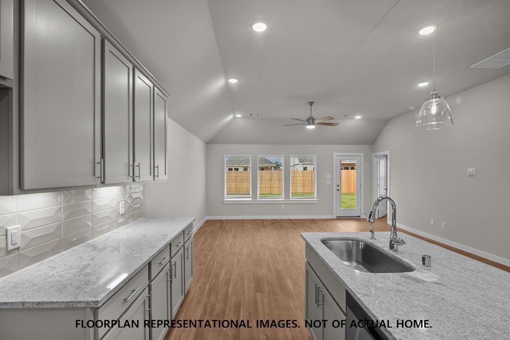 14106 Baikal Manor Drive, Santa Fe, Texas image 6