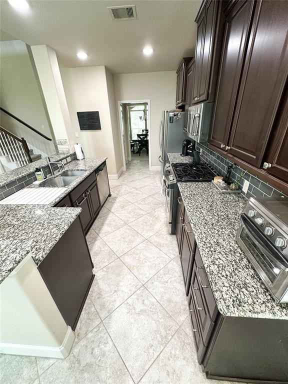 14008 N Frost Creek Drive, Pearland, Texas image 5