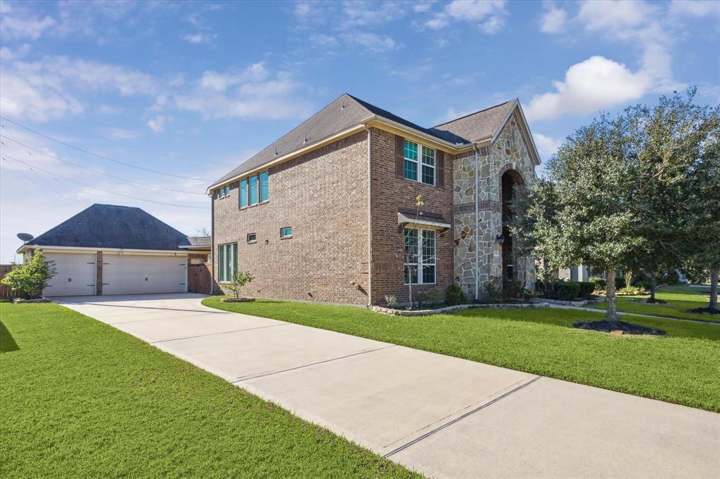 11914 Linden Walk Lane, Pearland, Texas image 2