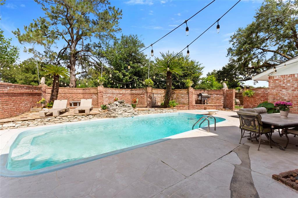 125 Saint Andrews Drive, Friendswood, Texas image 4