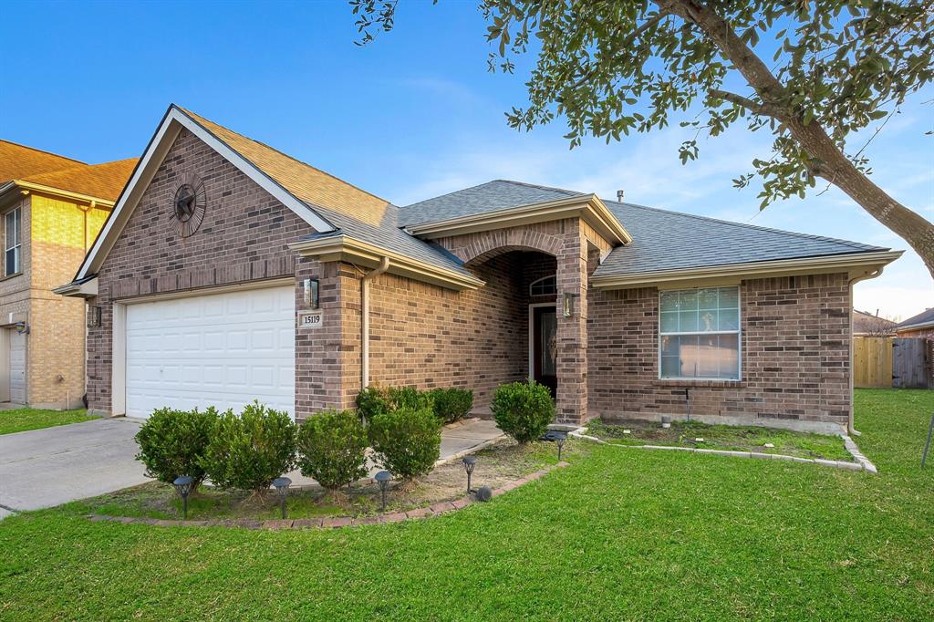 15119 Rockdale Bridge Lane, Sugar Land, Texas image 3