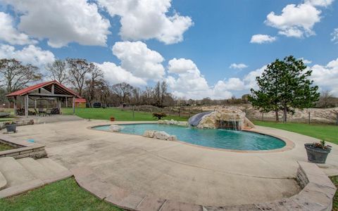Single Family Residence in Liberty TX 1210 County Road 2106 27.jpg