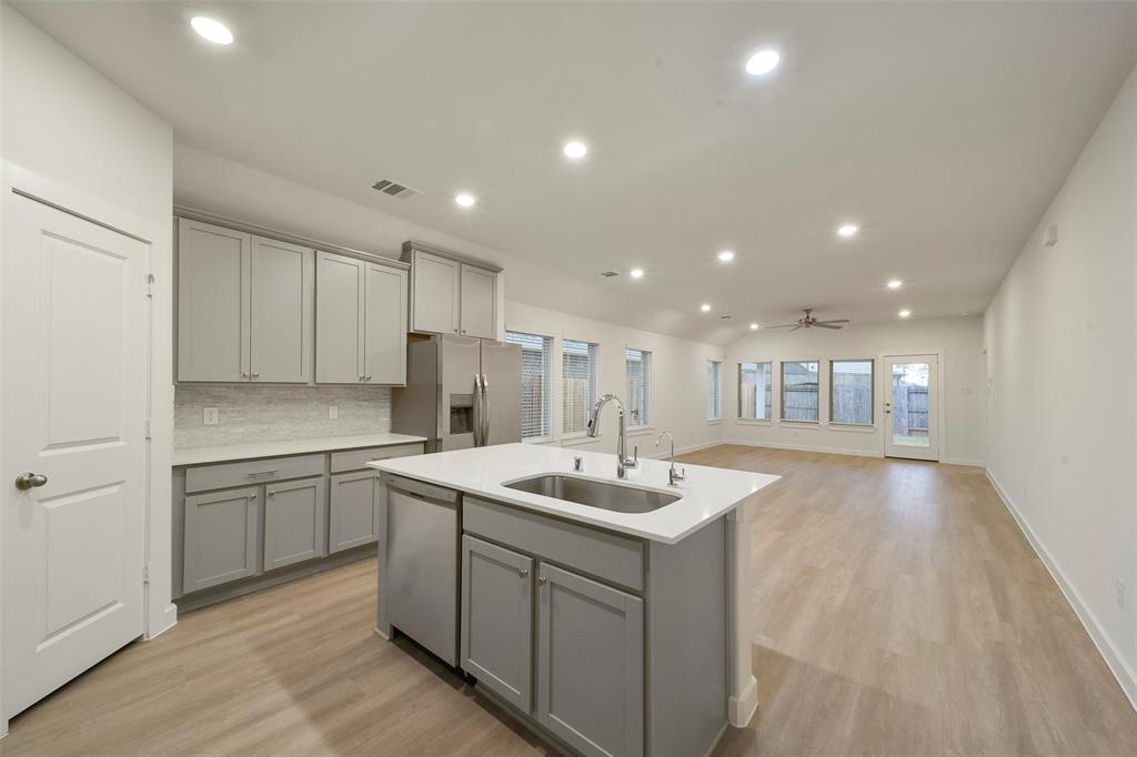 1710 Portia Lane, Conroe, Texas image 11