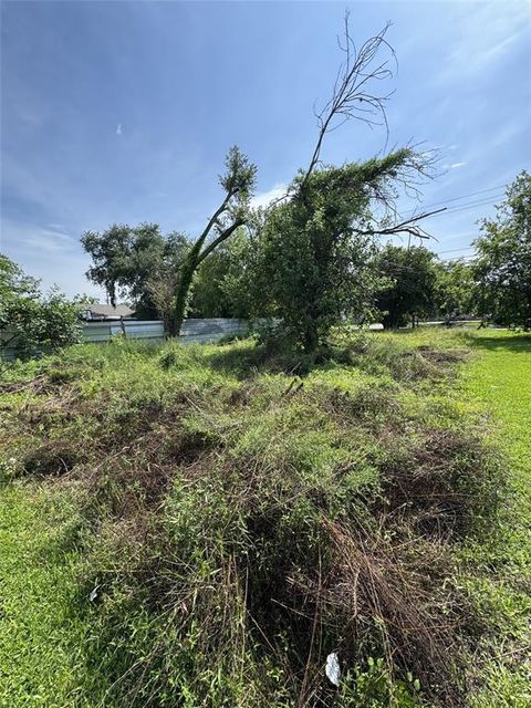 Photo of 5726 N Wayside Drive, Houston, TX 77028 (MLS # 14572091)