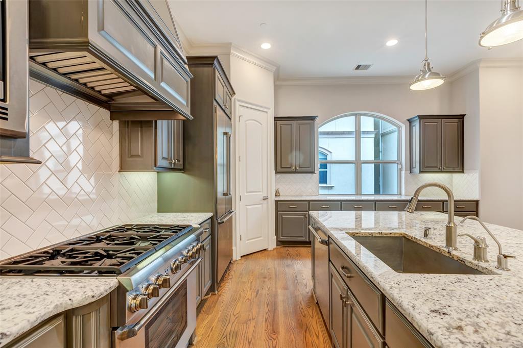 860 Dunleigh Meadows Lane, Houston, Texas image 9