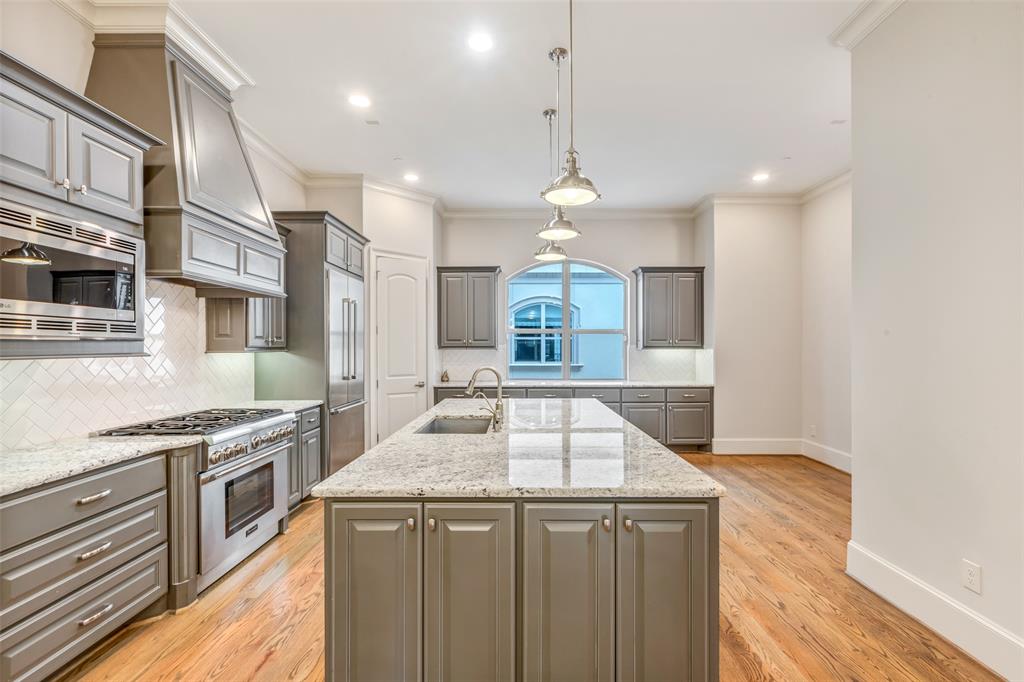 860 Dunleigh Meadows Lane, Houston, Texas image 8