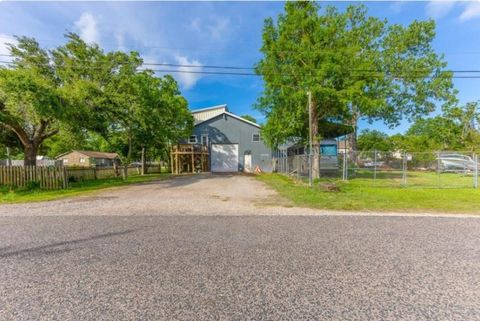 A home in Bacliff