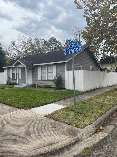 301 Pearce Avenue, Baytown, Texas image 2