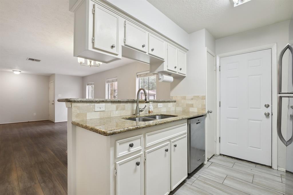 24 E Bigelow Oak Court, Spring, Texas image 4