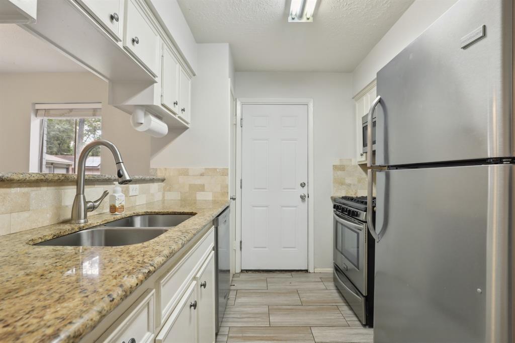 24 E Bigelow Oak Court, Spring, Texas image 5