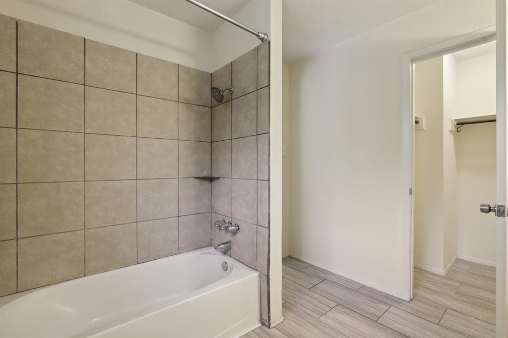 24 E Bigelow Oak Court, Spring, Texas image 10