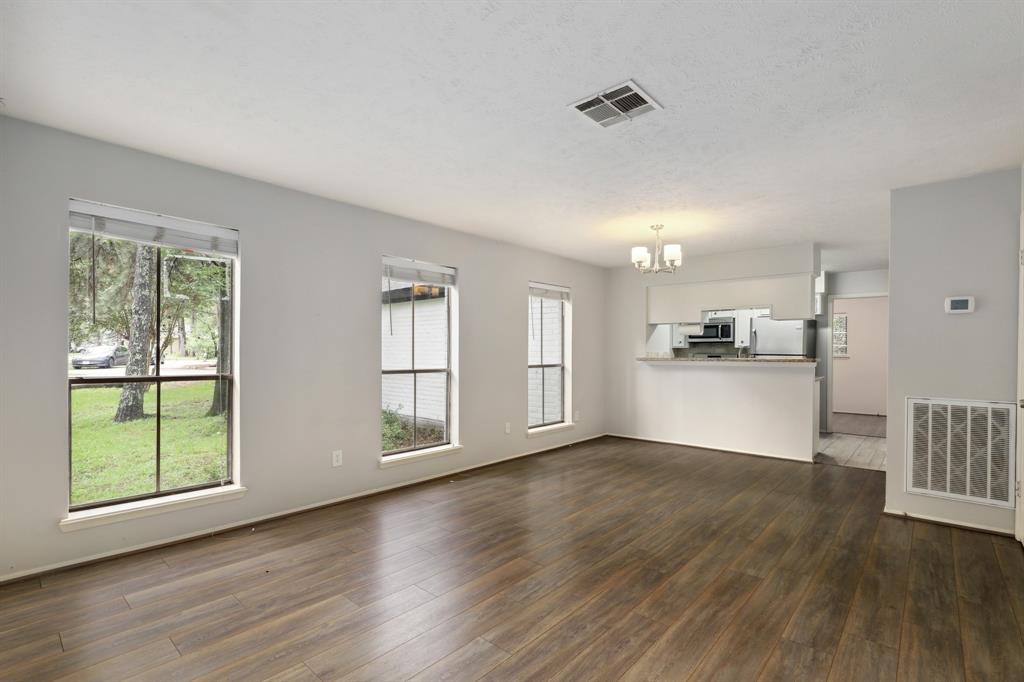 24 E Bigelow Oak Court, Spring, Texas image 3